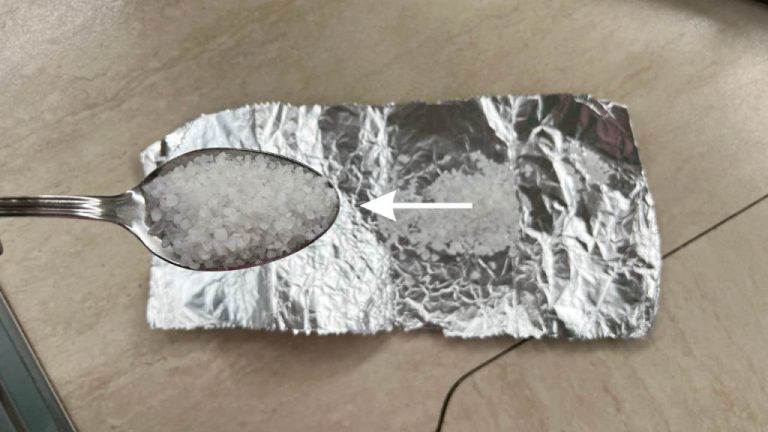 Aluminiumfolie und Salz: Die geniale Kombination für Haushaltsprobleme