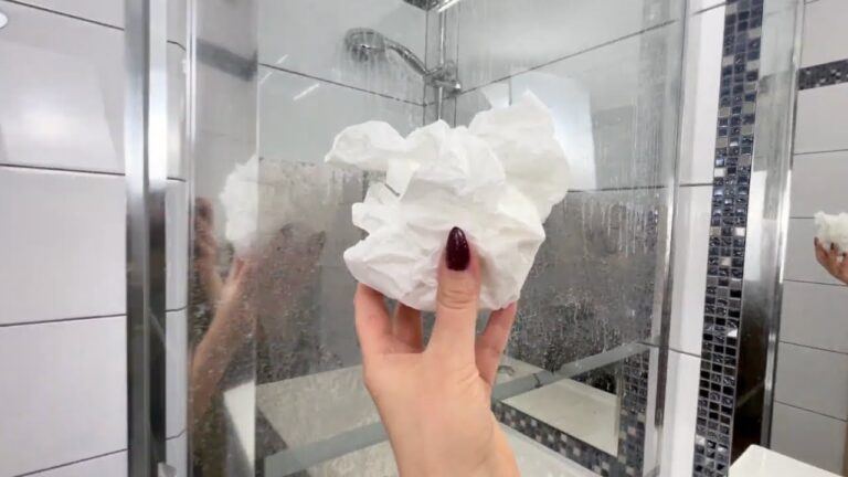 2 Wochen ohne Seifenreste: So bleibt deine Dusche blitzsauber!